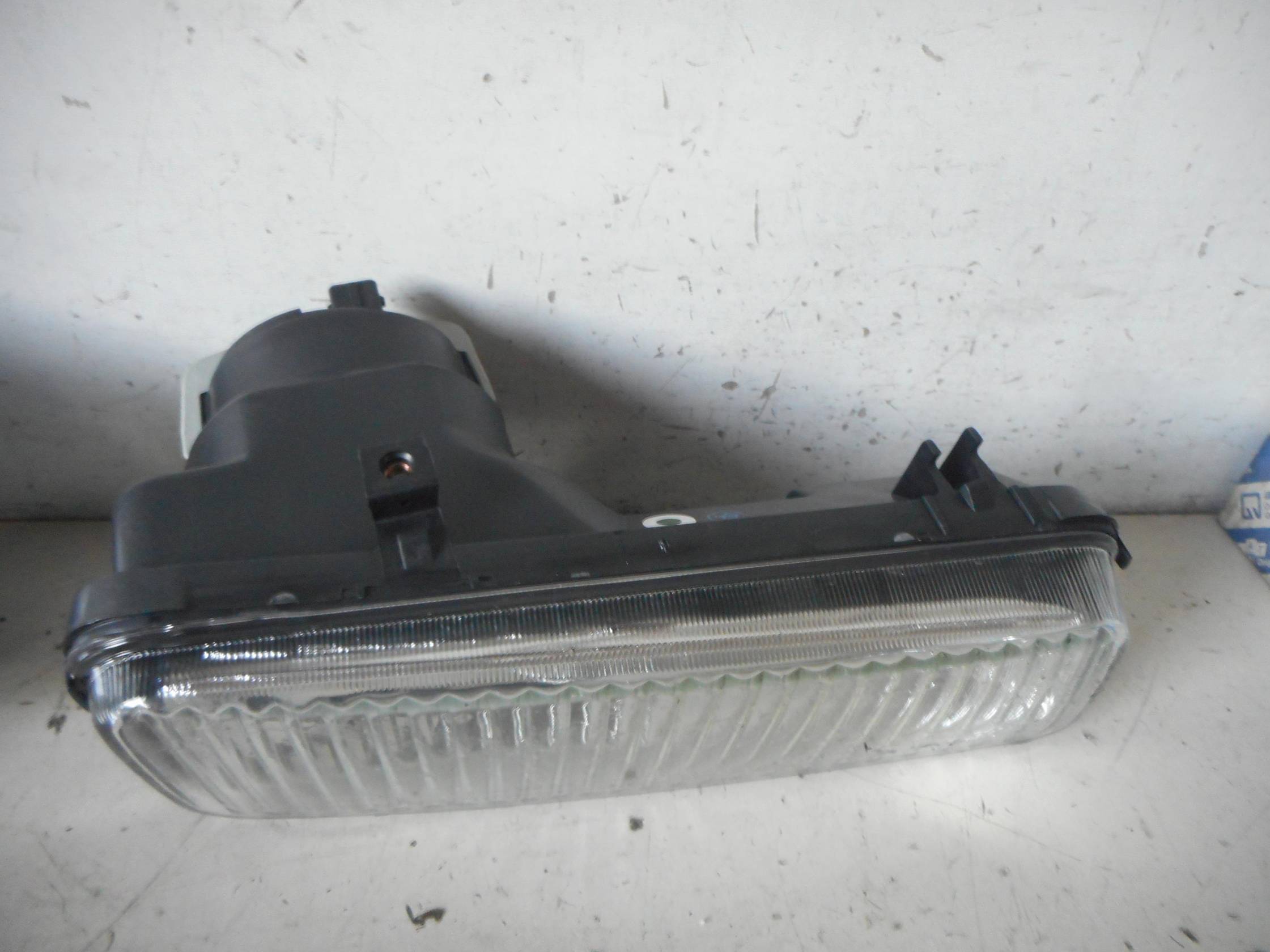 Proiettore fendinebbia dx.